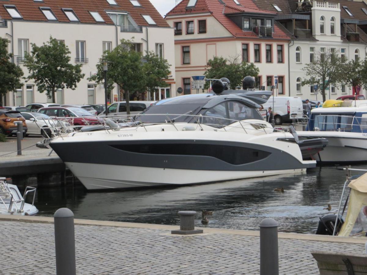 Ferienwohnungen "Marie" Mit Terrassen, Inclusive Park- Und Stellplaetze Am Haus, Mueritz-Strand Nur 700M, Altstadt 10Min, Ruhige Lage, Waren  Esterno foto