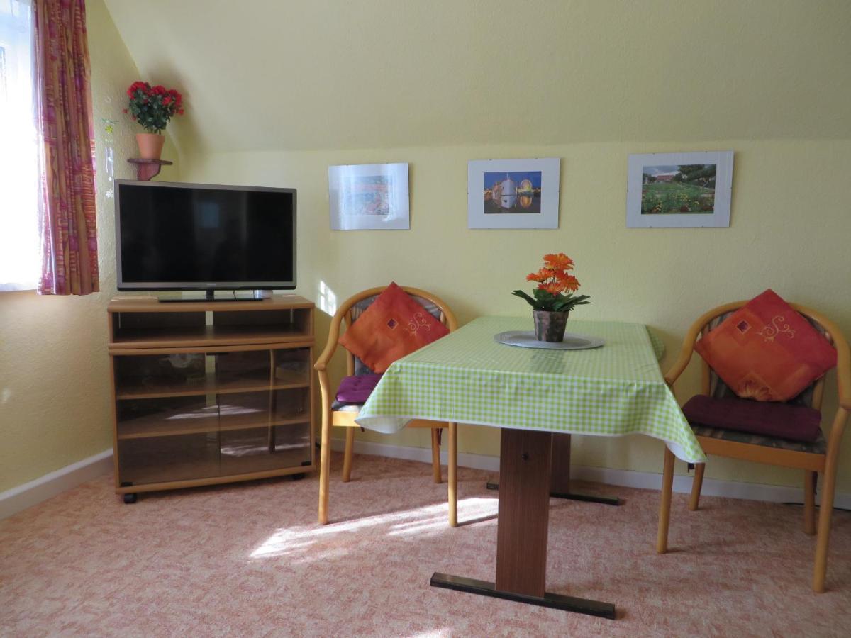 Ferienwohnungen "Marie" Mit Terrassen, Inclusive Park- Und Stellplaetze Am Haus, Mueritz-Strand Nur 700M, Altstadt 10Min, Ruhige Lage, Waren  Esterno foto